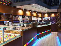 �ߥ�Ρ���ʡ�Υ��祳�졼�Ƚ�� �������ꥢ�ǥХ�󥿥���